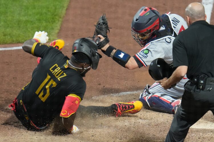 Reynolds homer lifts Pirates over Twins